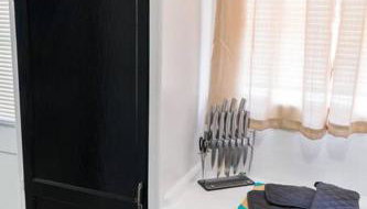 Artful Retreat - King Bed, Work Desk, WIFI, Unique Murals, Perfect for Business Travelers, Downtown & Near Universal Studios - Foto 2