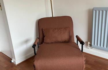 2-Bed Home with Parking, Near Airport, NEC & JLR - Foto 13