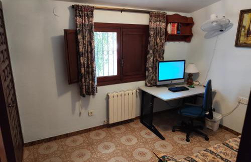 Precioso chalet con gran algarrobo y piscina privada - Foto 12