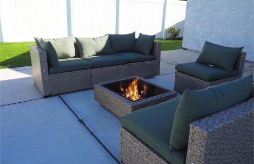 Luxury 3BR, 2BA Newly Renovated with Huge Backyard - Photo 5