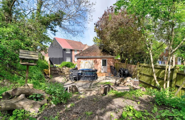 Cozy Guest Lodge With a Large Secluded Garden - Photo 22