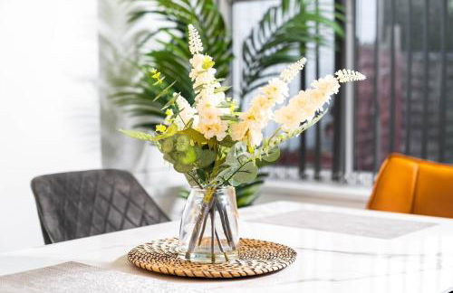 Marcot House Modern 5 bedroom house Solihull 10 mins drive from bhx & nec private off road parking - Foto 63