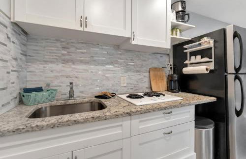 Quiet Corner Suite Heated Pool & 2 mins 2 beach - Foto 14