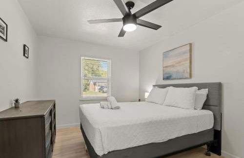 Spacious 4 Bedroom Family Retreat in the Heart of McKinney, TX - Foto 26