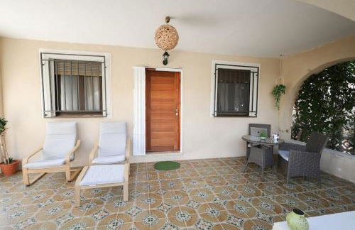 Cómodo chalet en la playa con gran patio exterior cerca del MET Y Campo de Golf - Photo 11