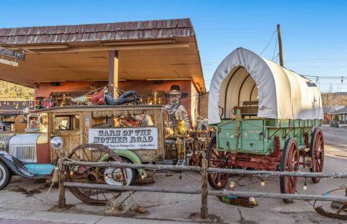 Walk to GC Train Depot and Route 66, king beds, game room, BBQ, firepit - Photo 52