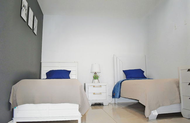 Elegant Apartment 10 min to Mercedes Outlets - Foto 3