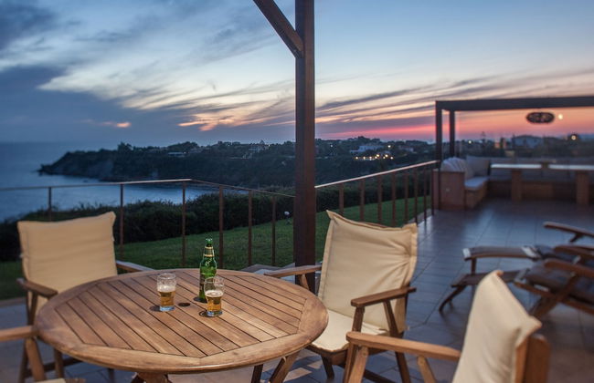 Absolute Villa by Stylish Stays - Photo 46