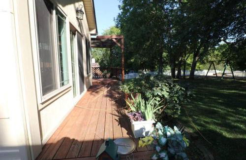 3-Bedroom Retreat with Private Yard - Photo 12