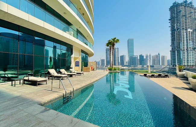 Stunning Studio Dubai with Infinity Pool and Canal View - Foto 1
