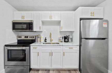 Modern-Retro Themed Home Close to Coffee + Food! - Foto 24