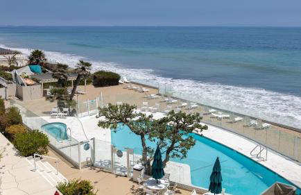 Oceanfront Gem w Balcony Pool Hot Tub Carbon Beach Access Bluewater Haven by AvantStay - Photo 27