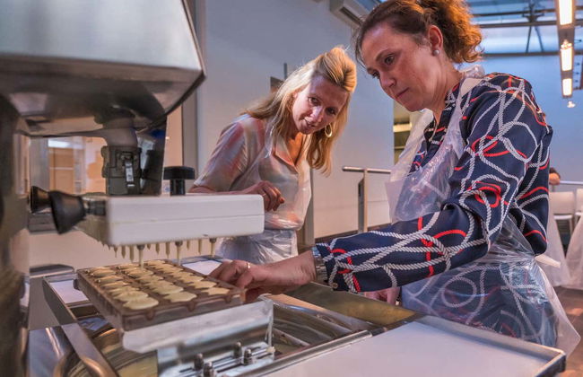 Taller de chocolate en el Choco Story de Brujas - Foto 1