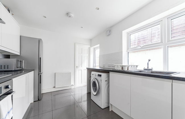 Spacious & Chic 3bed House in London - Photo 29