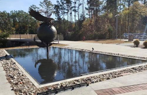 Surf City 2BR Model Home with Pool and Boat Ramp Access - Foto 17