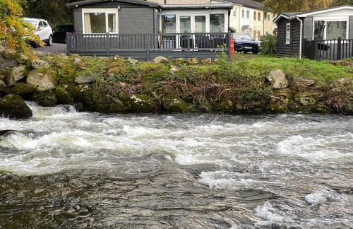 Stunning 3 Bed Riverside Cabin in Snowdonia - Photo 5