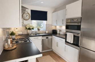 Champflower House- Sleeps 7- Driveway Parking, Contractors, Fast Wifi and Smart TV - Foto 10