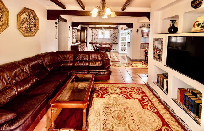 Comfortable Spacious Family House, Large Terrace and Garden, Beach and Bars - Foto 14