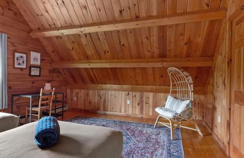 Cozy Athens Cabin on the Lake with Hot Tub & Backyard - Foto 16