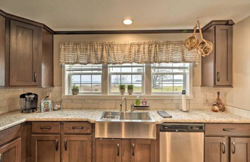 Lakefront Home with Deck, Fishing Dock and Canoe! - Foto 15