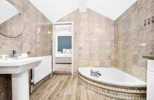 Stylish 4 Bedroom Townhouse - Edgbaston - Near Birmingham City Centre - Sleeps 8 - Parking - 578P - Foto 41