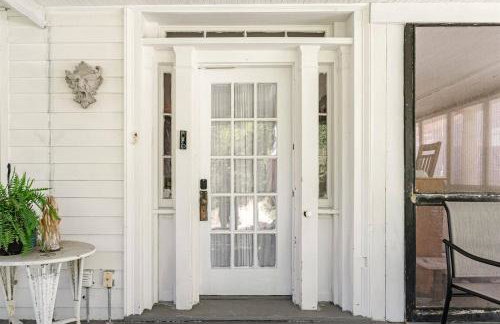 Historic Home near Stony Brook Village & Beach - Foto 8