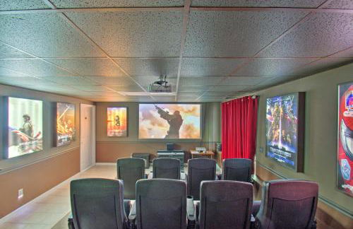 17-Seat Theater, Hot Tub and Game Room Ideal Home! - Foto 3