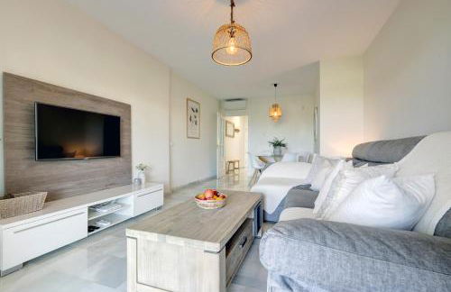 La Cala gorgeous 2 bedroom apartment with stunning gardens, pools and sea views - Photo 32