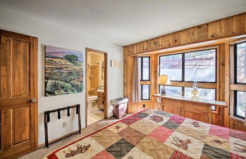 Spacious Lake Arrowhead Home with 2 Decks and Views - Foto 13