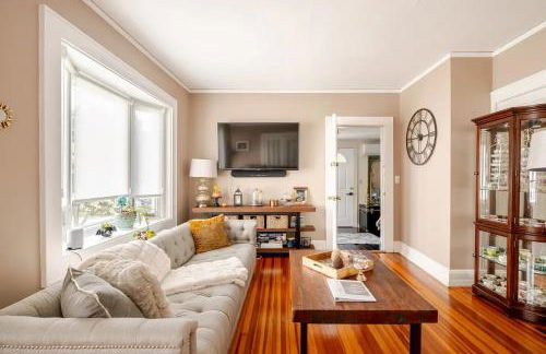 Gem by the water with firepit & all fenced backyard 2 Bedrooms - Photo 1