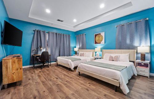 Entire Private Home with 5 Bedrooms 4 Bathrooms 3000 Sq ft Villa, Pool, Hot Tub, Nature, Garage, Winery, Available Now - Foto 9