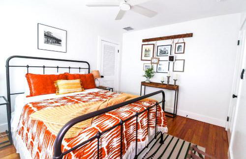 Luxurious Bohemian Bungalow in Lincolnville - Mins from Downtown! - Photo 14