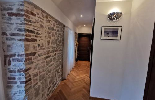 EST Villa DIOCLETIAN on Solta - luxurious villa, beachfront, private pool, outdoor BBQ, large terrace and garden, free parking - Wonderful privacy - Foto 12