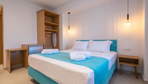 Anni Seafront Studios - Photo 5, towels, wardrobe