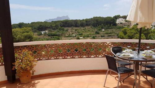 Fabulous refurbished apartment above private villa - Foto 3