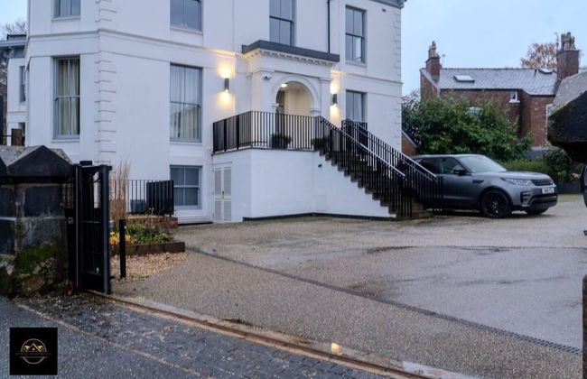 Lovely 3-bed Apartment in Altrincham - Photo 1