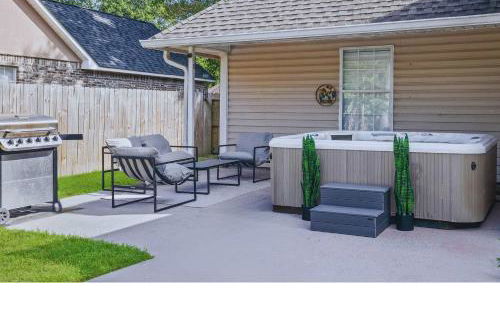 Endless Summer Retreat with Private Pool near Beach - Foto 3