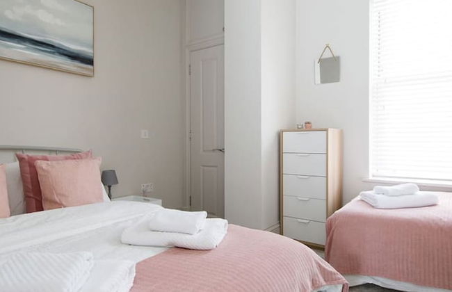 Panoramic sea Views in Beachfront apt w Balcony - Foto 11