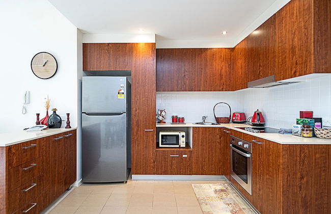 Spacious 1-Bedroom Apartment With Parking - Photo 4