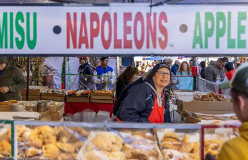 Spacious Broadway Home Downtown Western Modern Charm with parking - Photo 54