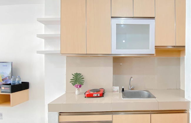 Homey and Simply Studio Apartment at The Nest Puri - Foto 10