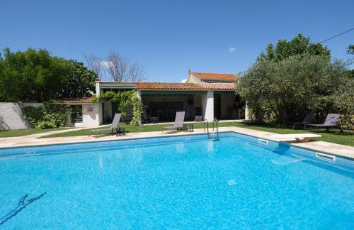 vacation rental with pool and poolhouse, close to arles in moulès- sleeps 8 - Foto 9