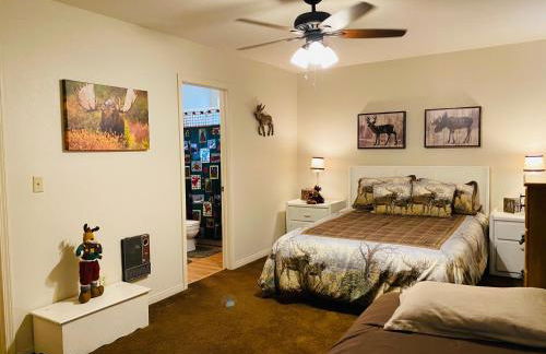 2BR Gated Escape With A Pool And Walk to Dining and Trails - Foto 19