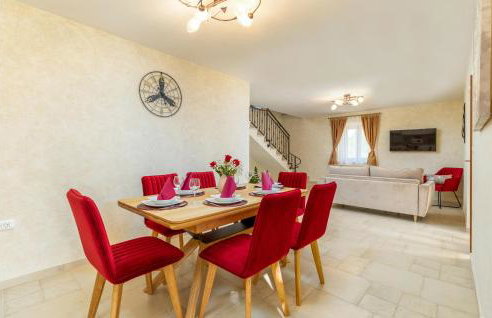 Cozy Home In Rojnici With Wifi - Photo 4