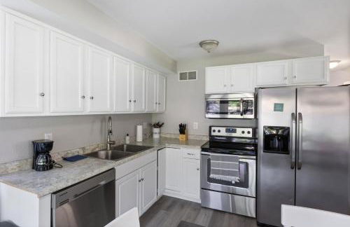 New! 2 Homes-Firepit, Hot Tub, Huge Yard and Dock - Foto 16