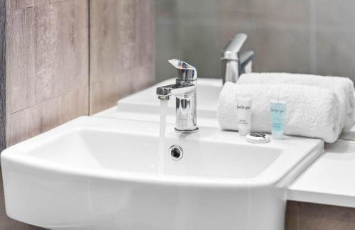 Luxury Apartment - Balcony - City Centre - Fast WiFi - Netflix 403D - Foto 37