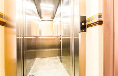 1,399 sq ft Historic Landmark, Checkpoint Charlie - Foto 40