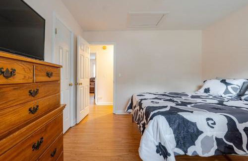 Great 4BR Home Near Emerald Pointe & Downtown - Foto 25