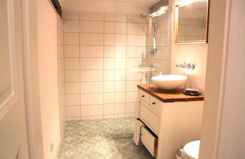 himmlischer Hof - Juwel von 1477 mit P, romantischer Innenhof, Kamin, Öko, Denkmal - Foto 26