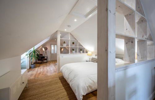 Modern and Stylish WoodHous - Photo 20